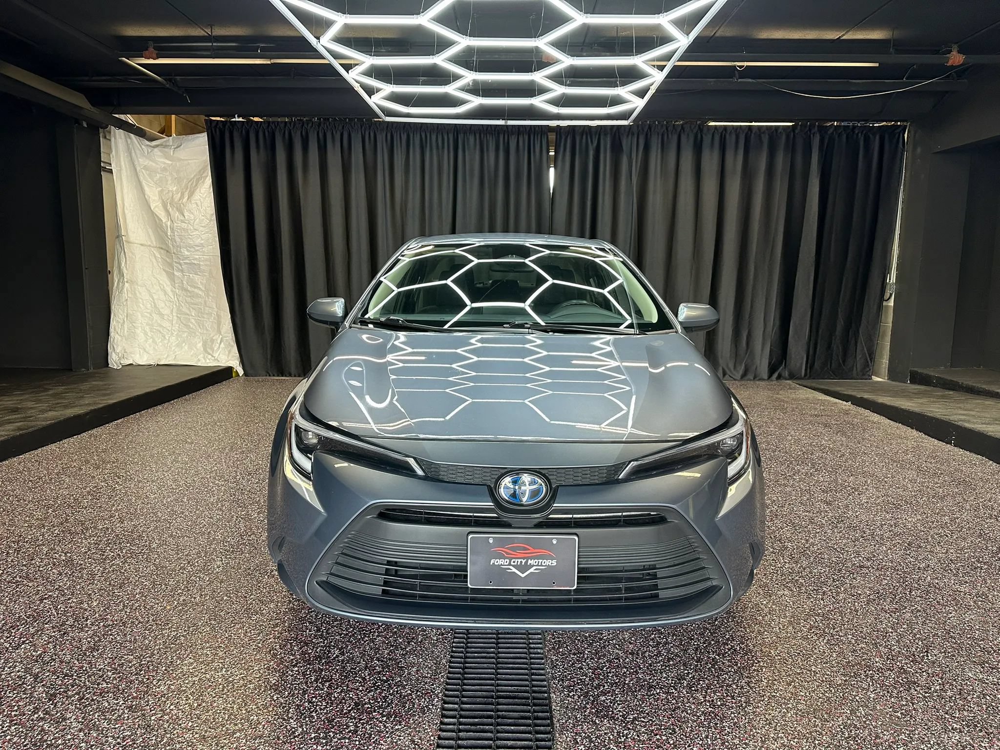 Used 2023 Toyota Corolla LE FWD image 2