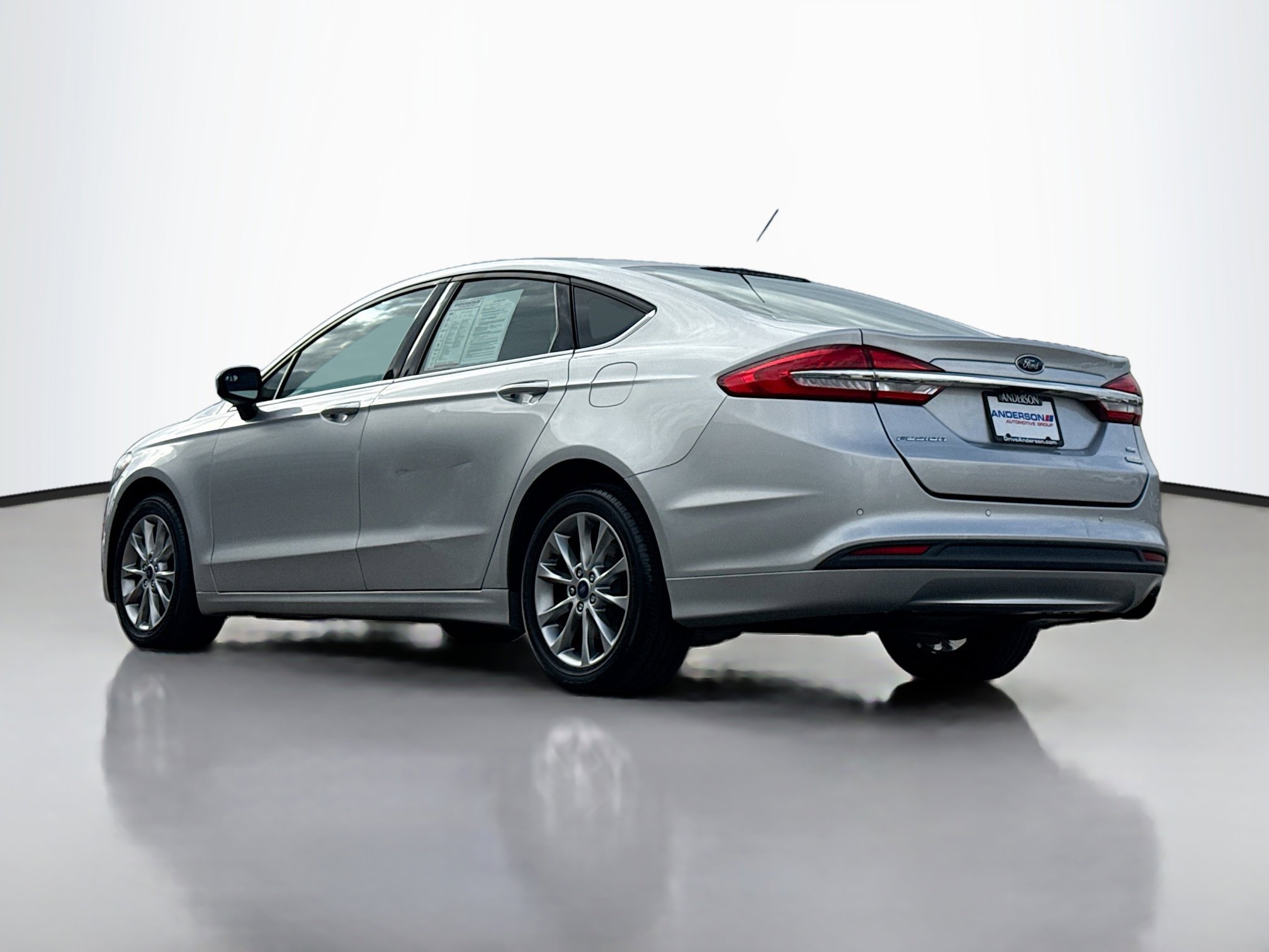 Used 2017 Ford Fusion SE w/ Fusion SE Technology Package FWD image 13