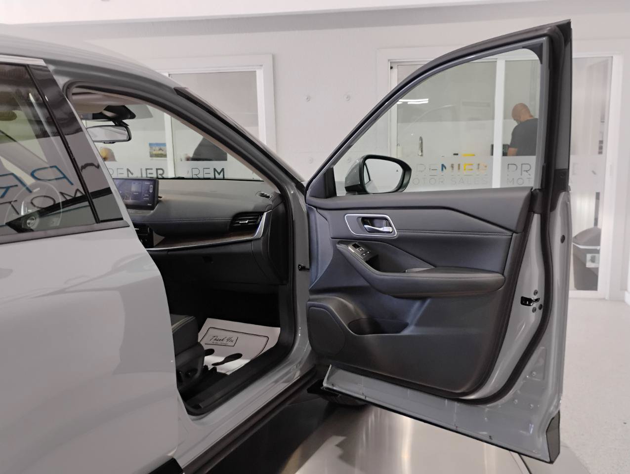 Used 2024 Nissan Rogue Platinum w/ Platinum Premium Package FWD image 55