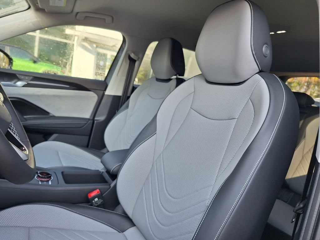 Used 2026 Volkswagen Tiguan SE FWD image 11