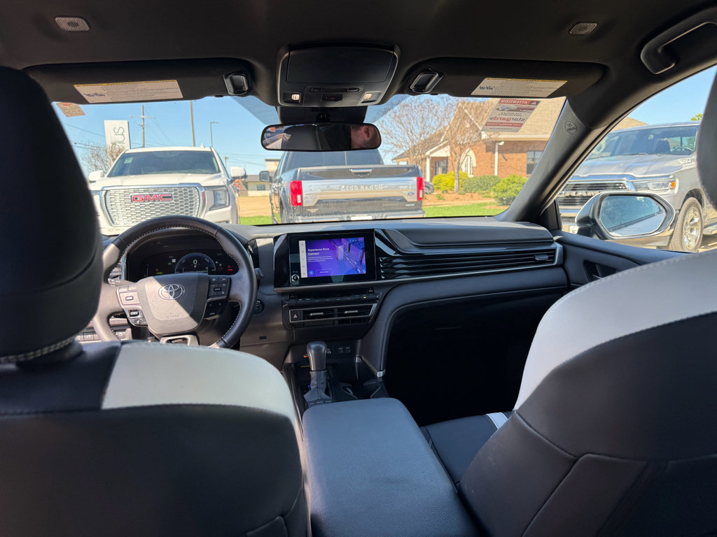 Used 2025 Toyota Camry SE FWD image 16