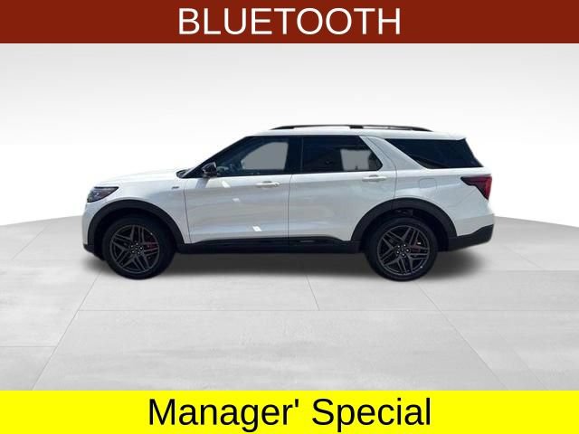 Used 2025 Ford Explorer ST-Line w/ ST-Line Street Pack AWD/4WD image 4