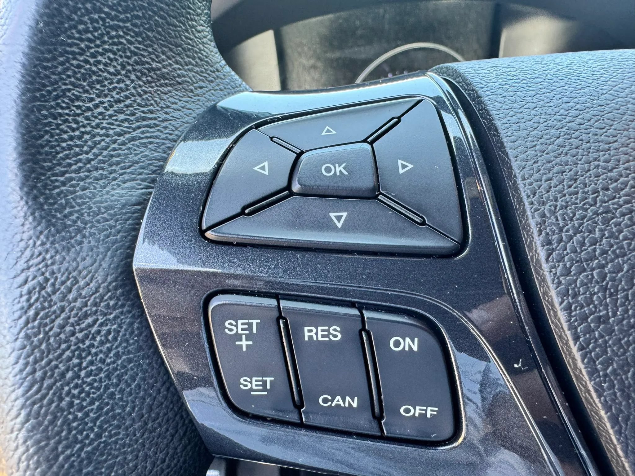 Used 2017 Ford Explorer XLT w/ Equipment Group 202A FWD image 28