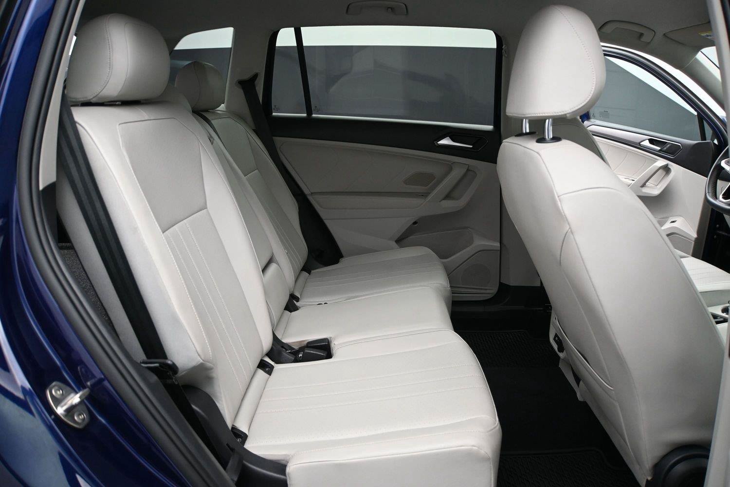Used 2022 Volkswagen Tiguan SE AWD/4WD image 16