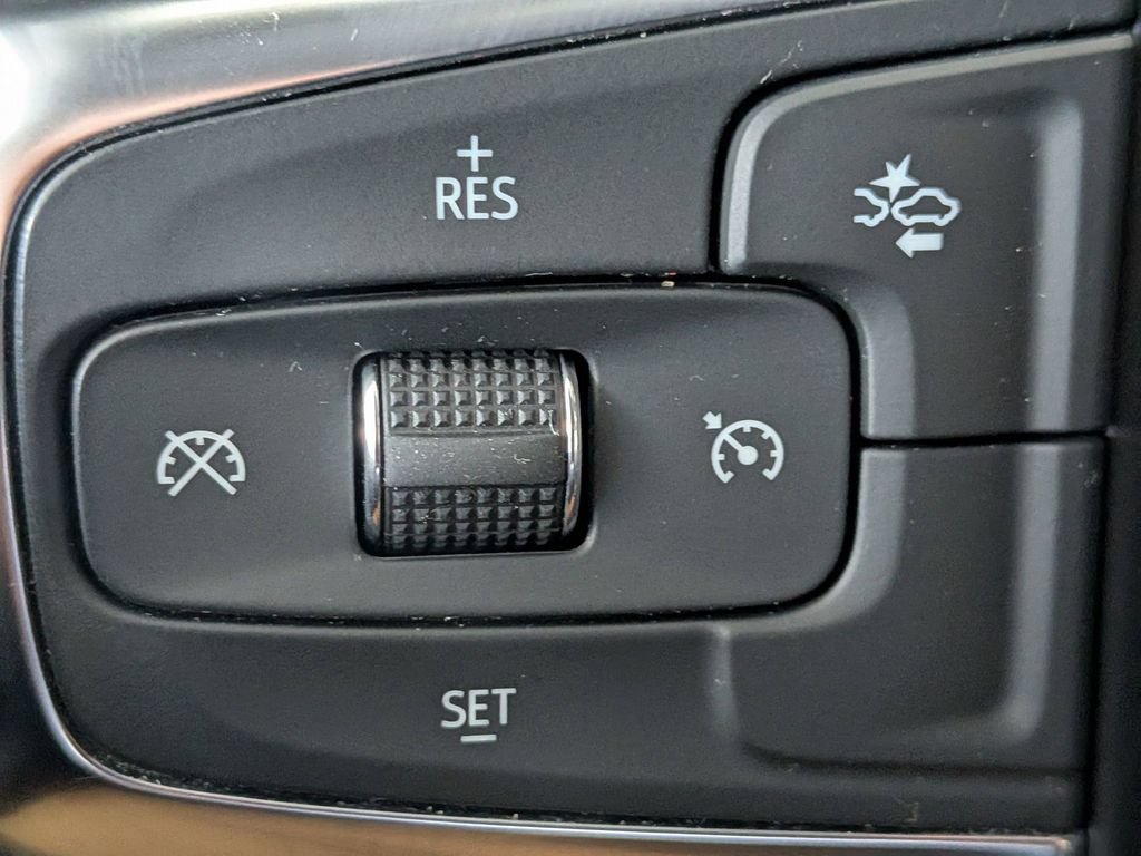 Used 2025 Chevrolet Blazer LT FWD image 25