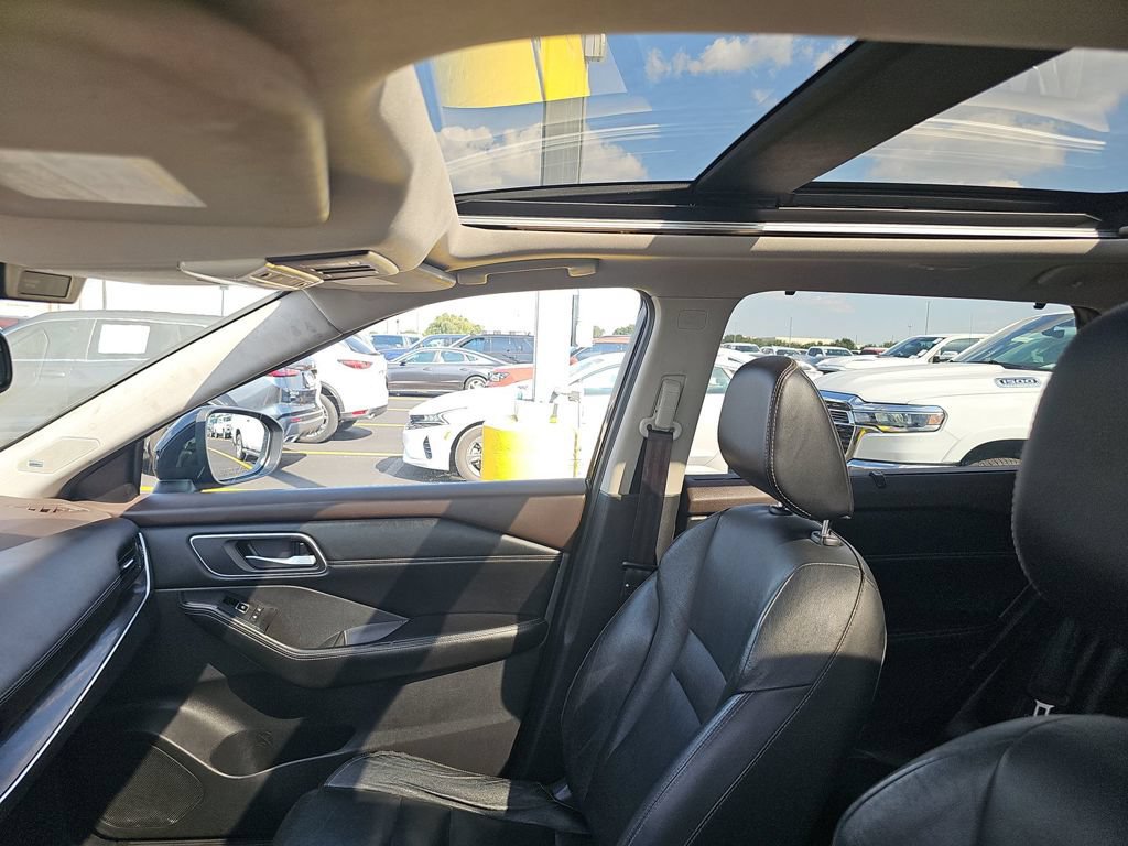Used 2021 Nissan Rogue SL w/ Premium Package AWD/4WD image 14