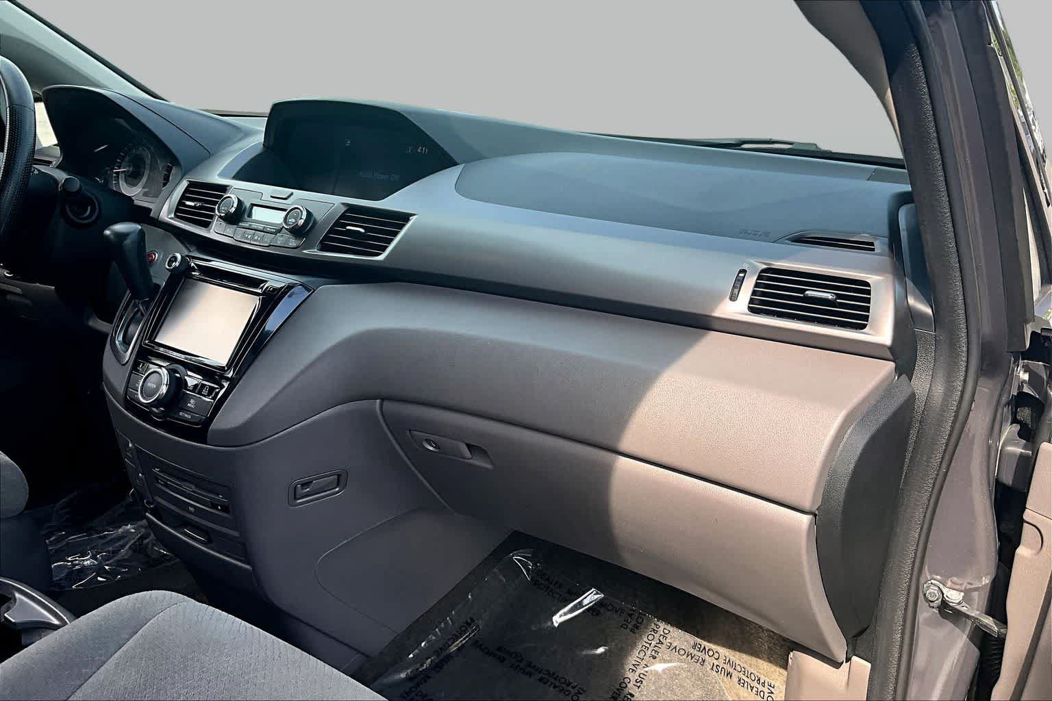 Used 2016 Honda Odyssey SE image 18