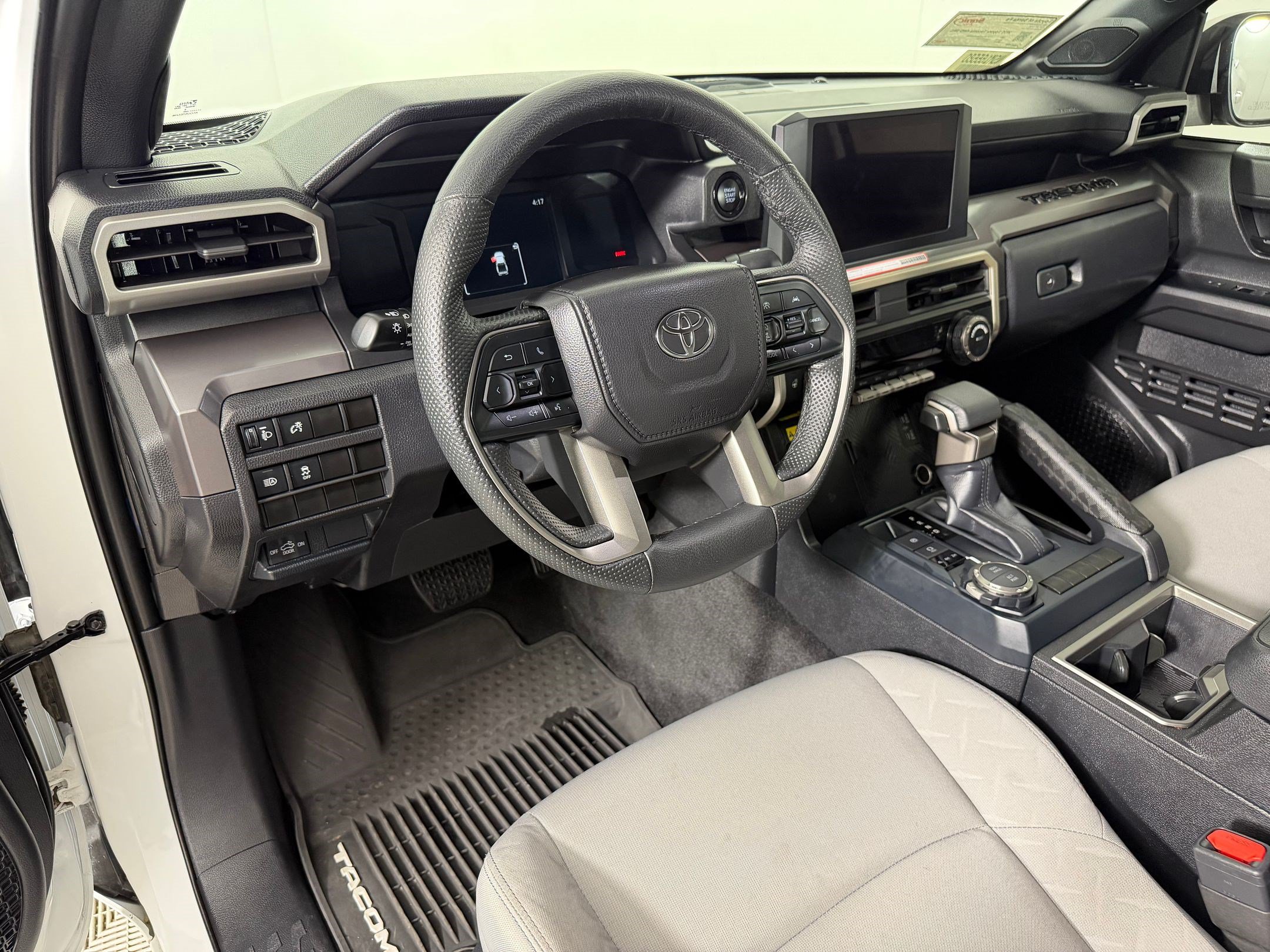 Used 2025 Toyota Tacoma SR5 AWD/4WD image 4