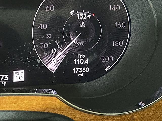 Used 2023 Bentley Bentayga Plug-In Hybrid image 22