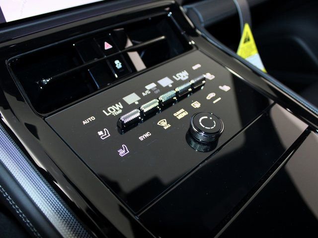 New 2025 Porsche Panamera 4 image 15