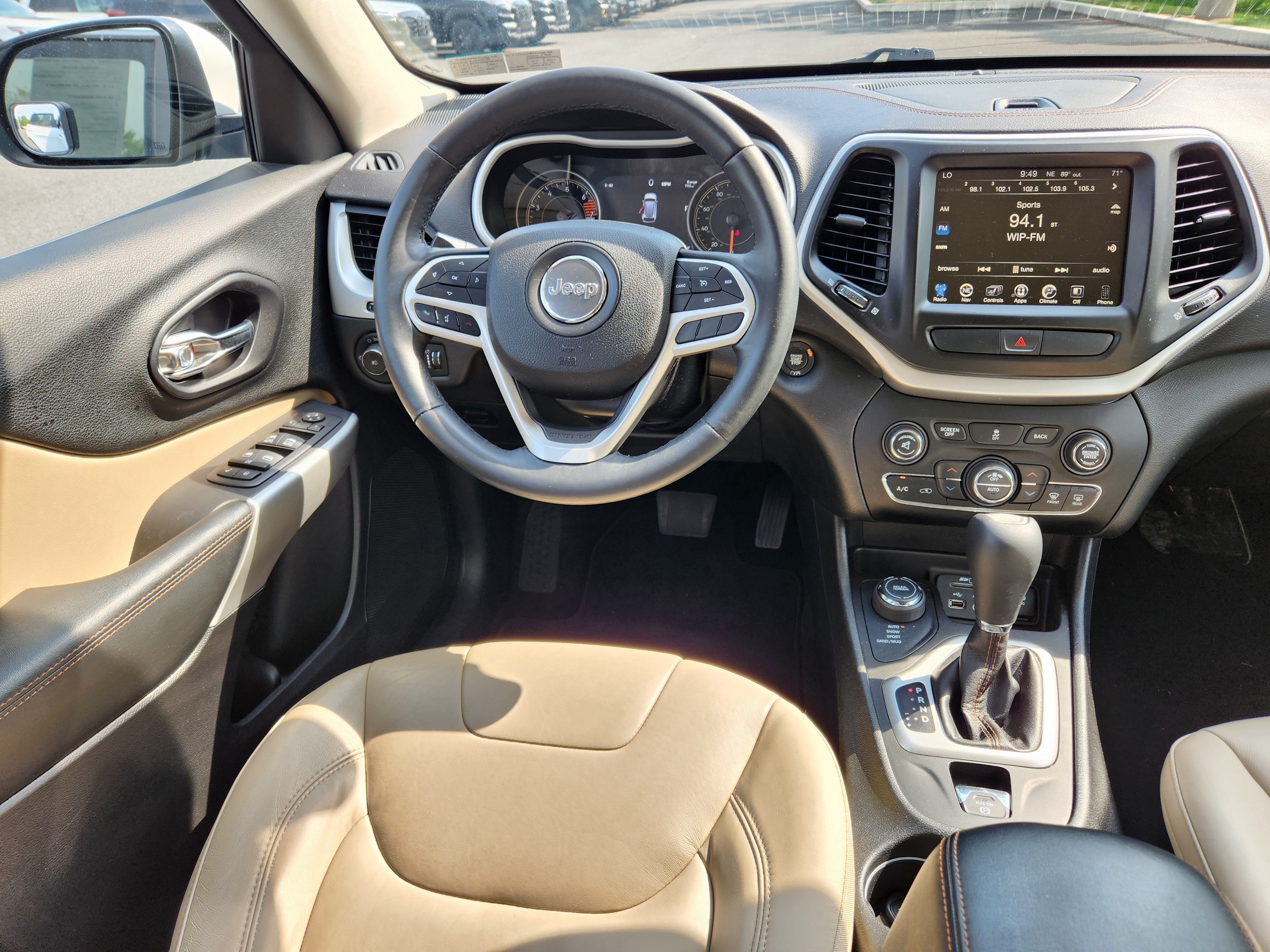 Used 2017 Jeep Cherokee Limited AWD/4WD image 13