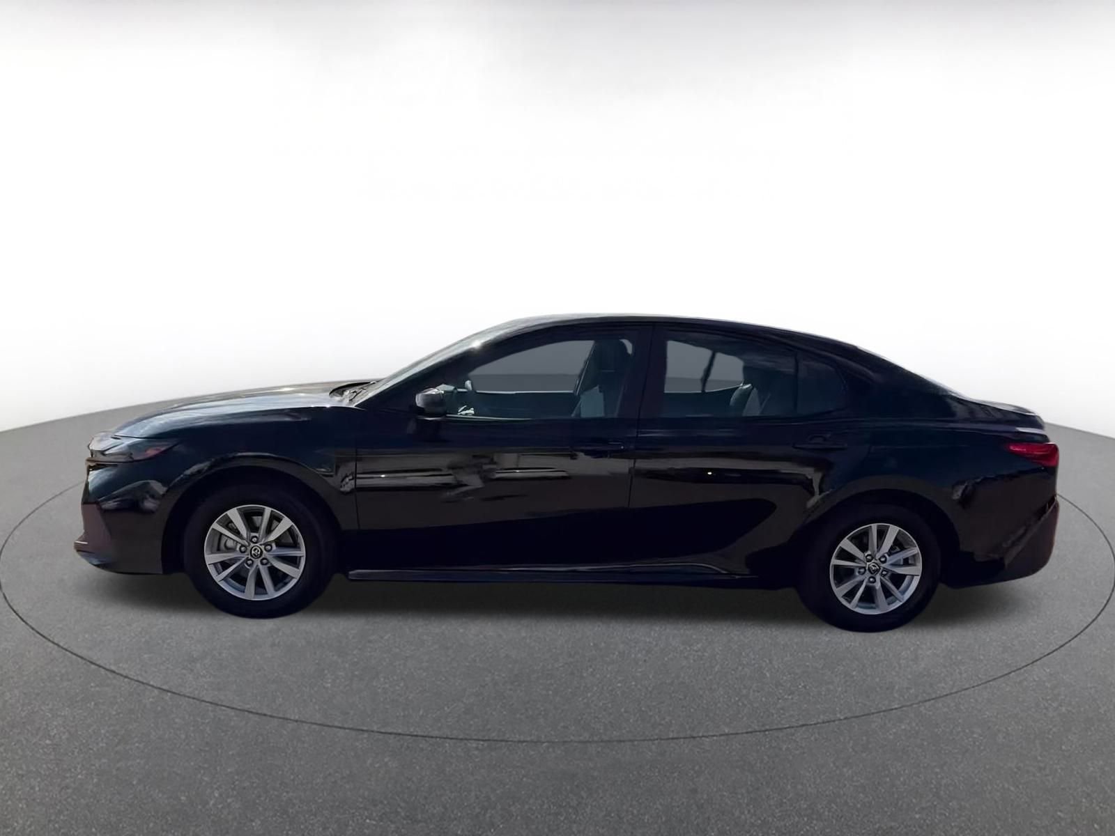 Used 2025 Toyota Camry LE image 8