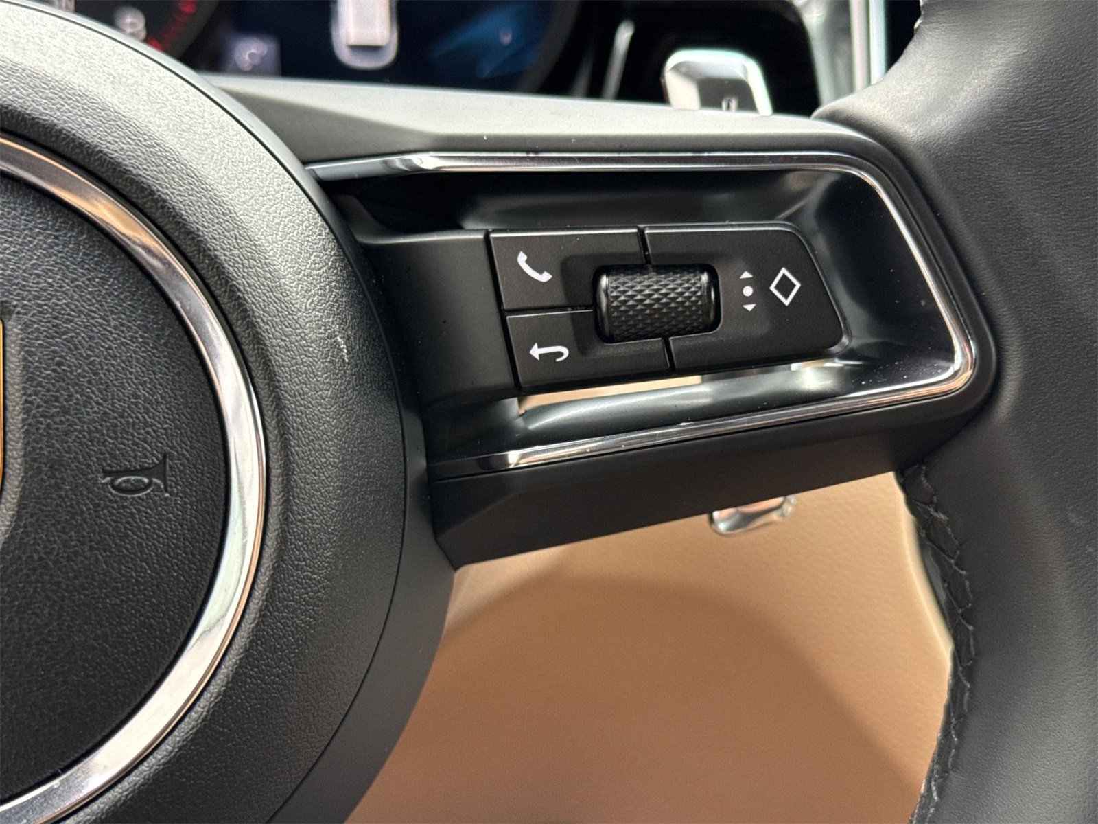 Used 2025 Porsche Macan image 29