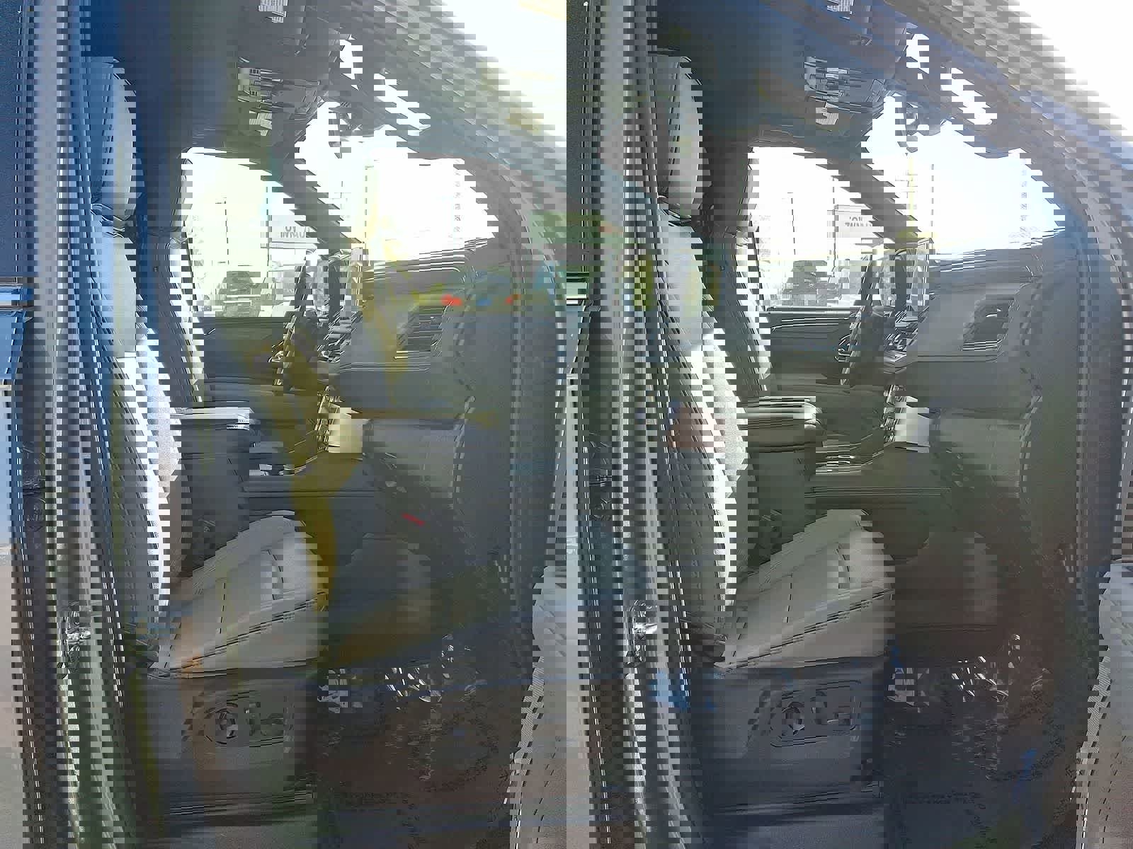 Used 2022 GMC Yukon XL SLT w/ SLT Luxury Package image 34