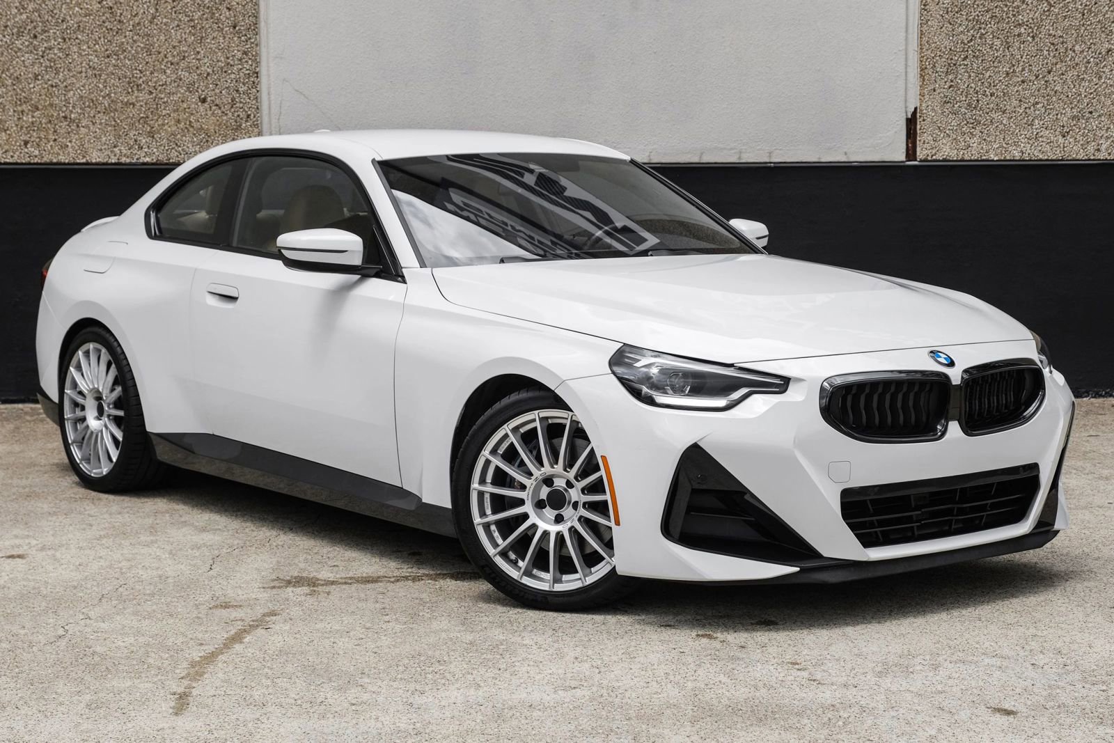 Used 2022 BMW 230i Coupe w/ M Sport Package RWD image 5