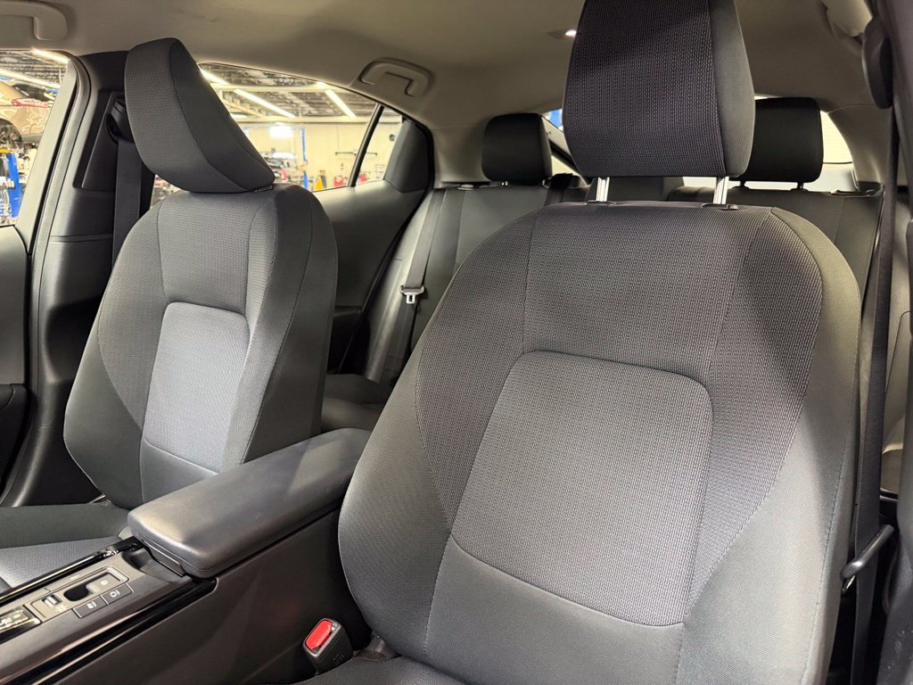 Used 2025 Toyota Prius LE FWD image 15