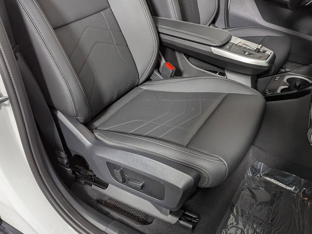 Used 2025 BMW X1 xDrive28i w/ Technology Package image 32