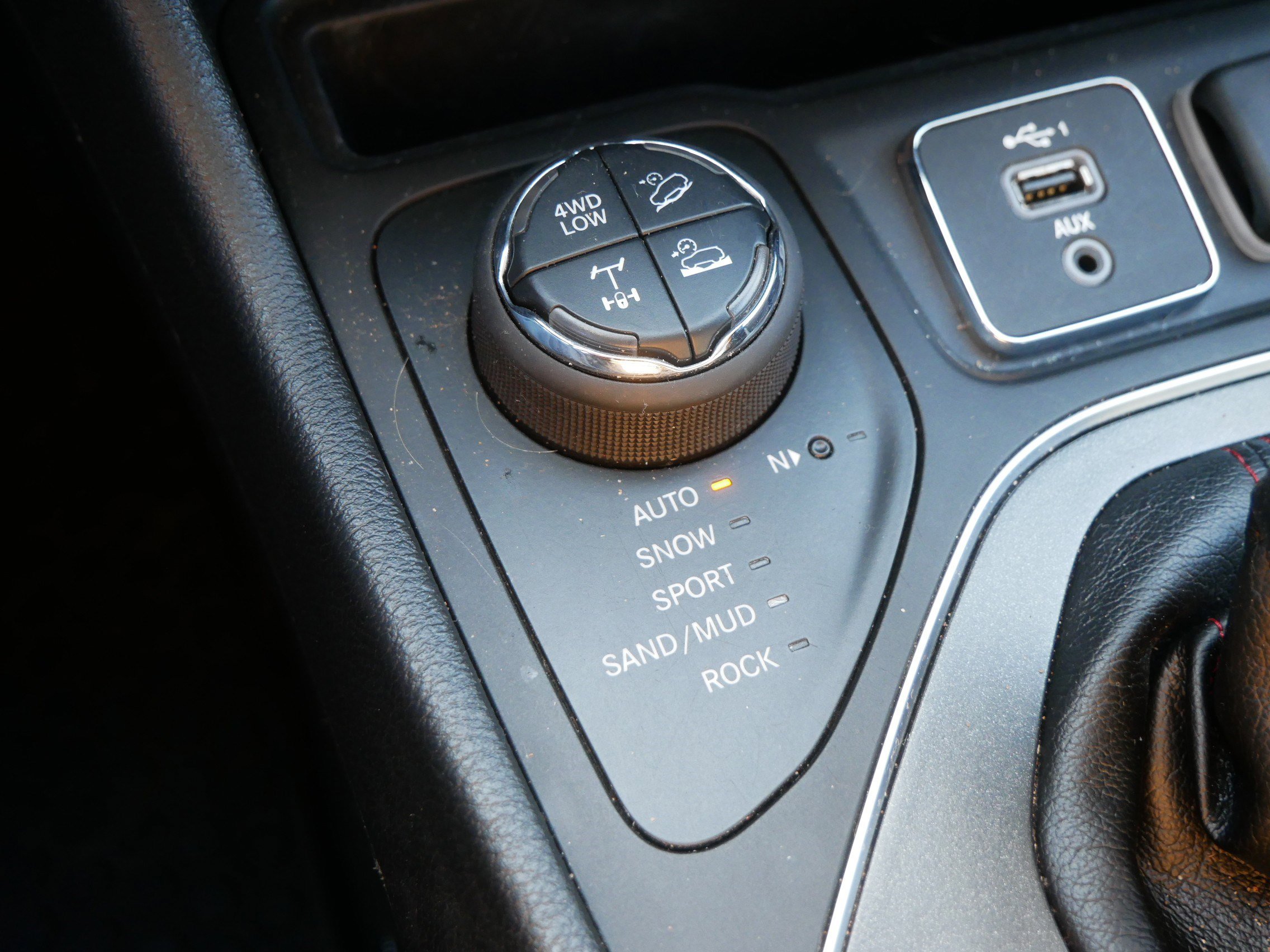 Used 2020 Jeep Cherokee Trailhawk w/ Cold Weather Group image 27