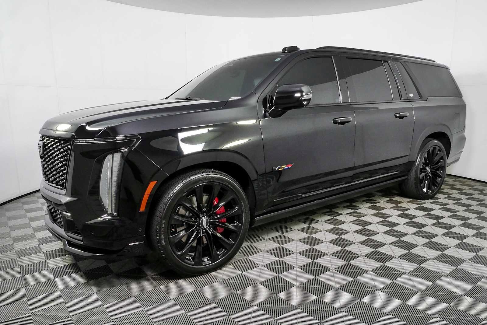 Certified 2025 Cadillac Escalade ESV V w/ LPO, ONYX Package AWD/4WD image 29