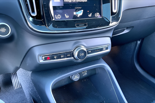 Used 2021 Volvo XC40 T5 Inscription AWD/4WD image 23