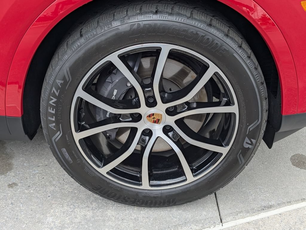 Certified 2025 Porsche Cayenne Coupe AWD/4WD image 32