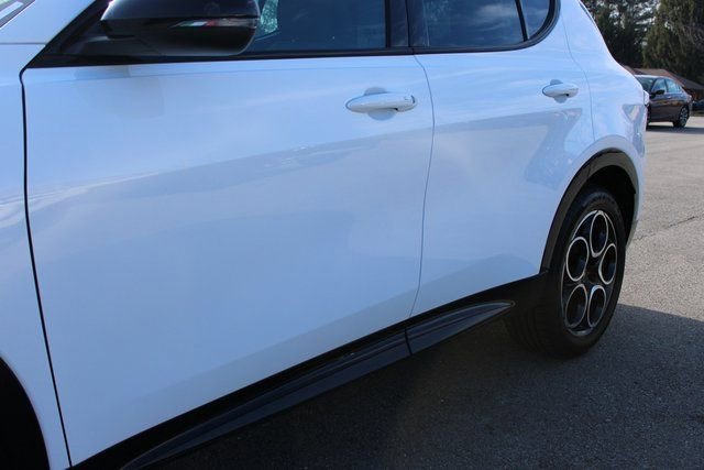 Used 2025 Alfa Romeo Tonale w/ Premium Package image 47