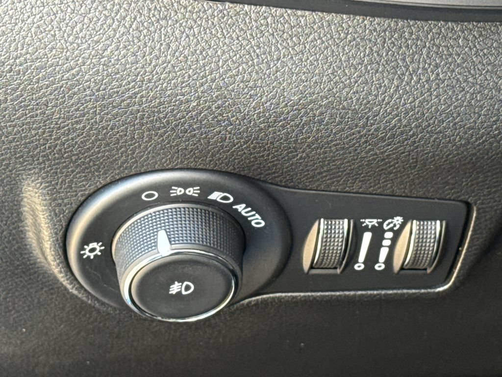 Used 2025 Jeep Compass Limited AWD/4WD image 21