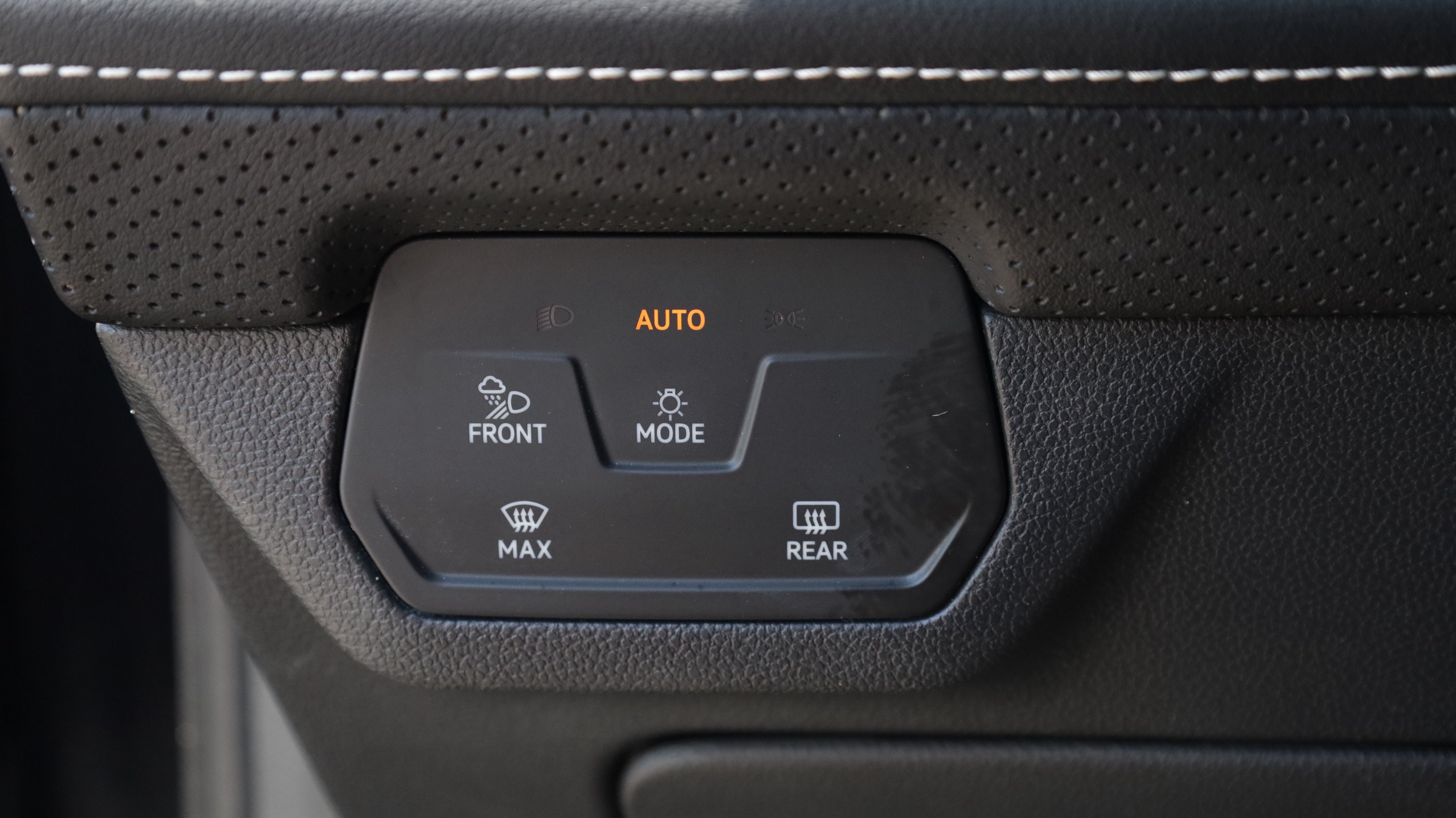 Used 2024 Volkswagen Atlas Cross Sport SE AWD/4WD image 25