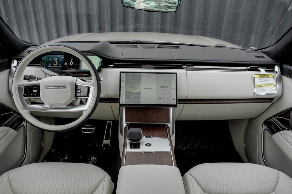 New 2025 Land Rover Range Rover SE image 20