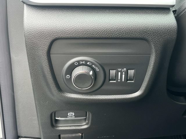 New 2025 Jeep Grand Cherokee Altitude AWD/4WD image 24