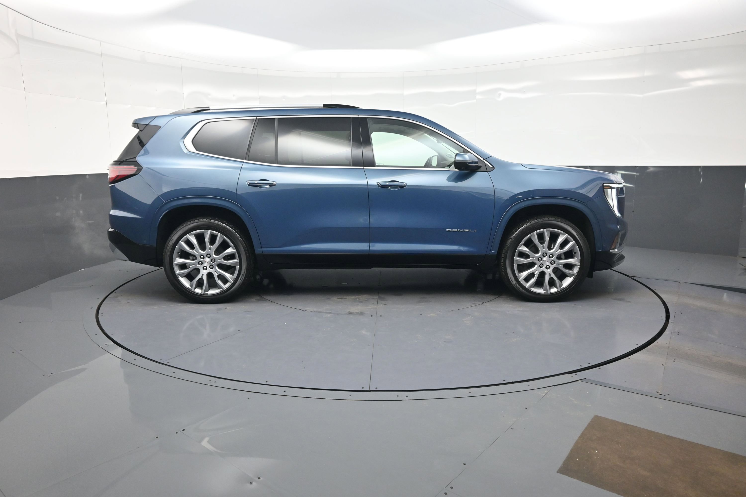 Used 2025 GMC Acadia Denali w/ Super Cruise Package AWD/4WD image 2