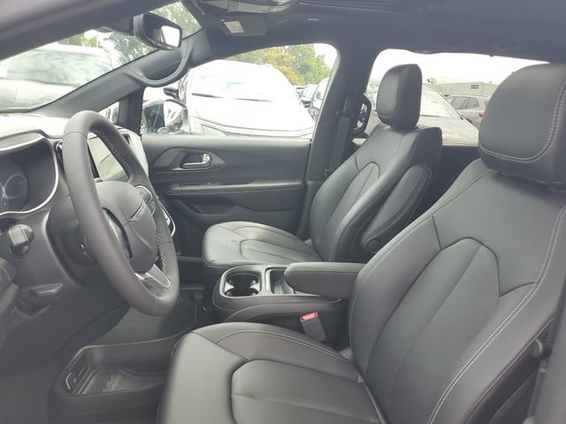 New 2027 Chrysler Pacifica Select AWD/4WD image 18