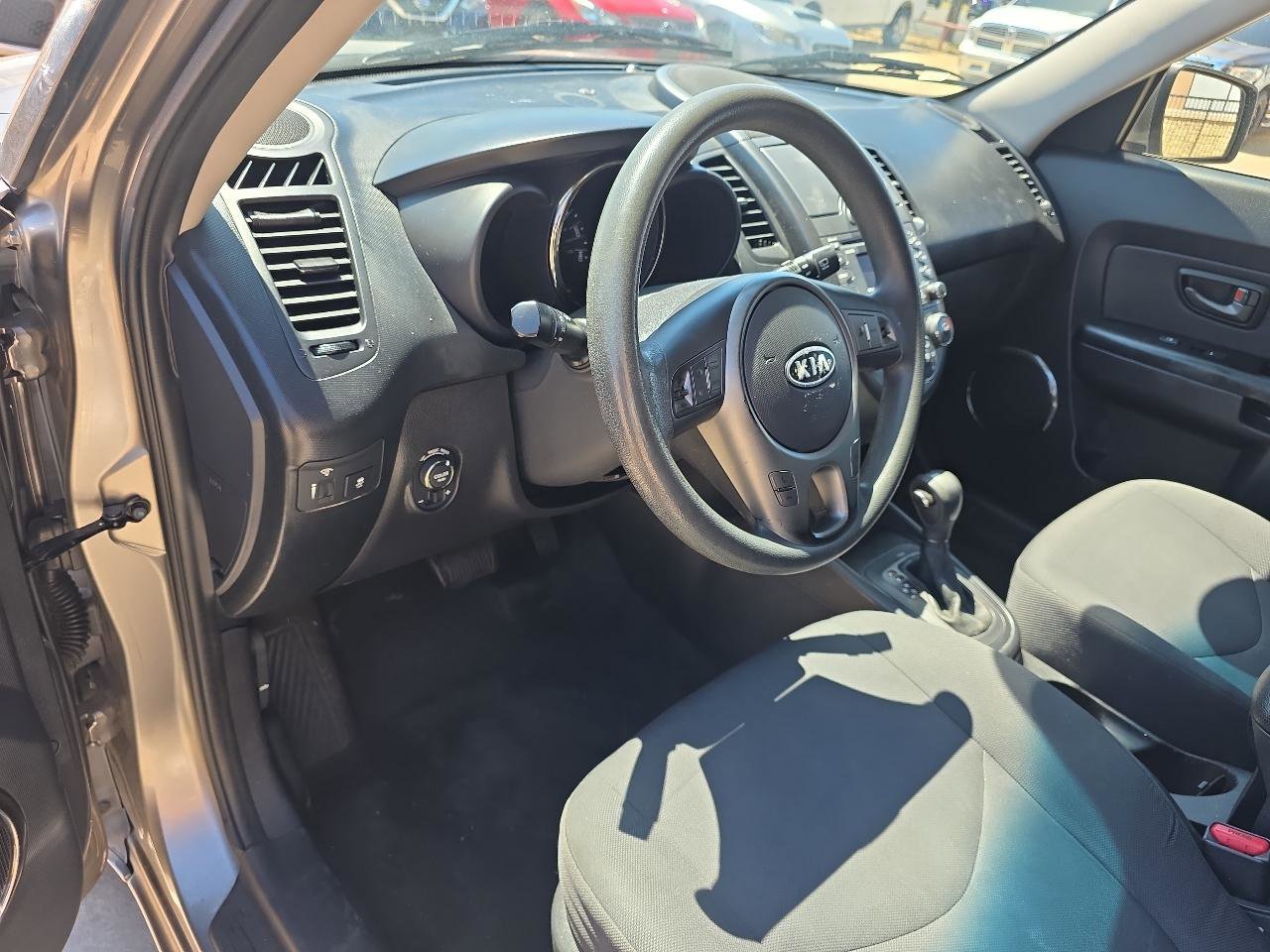 Used 2011 Kia Soul + w/ Audio Pkg image 10