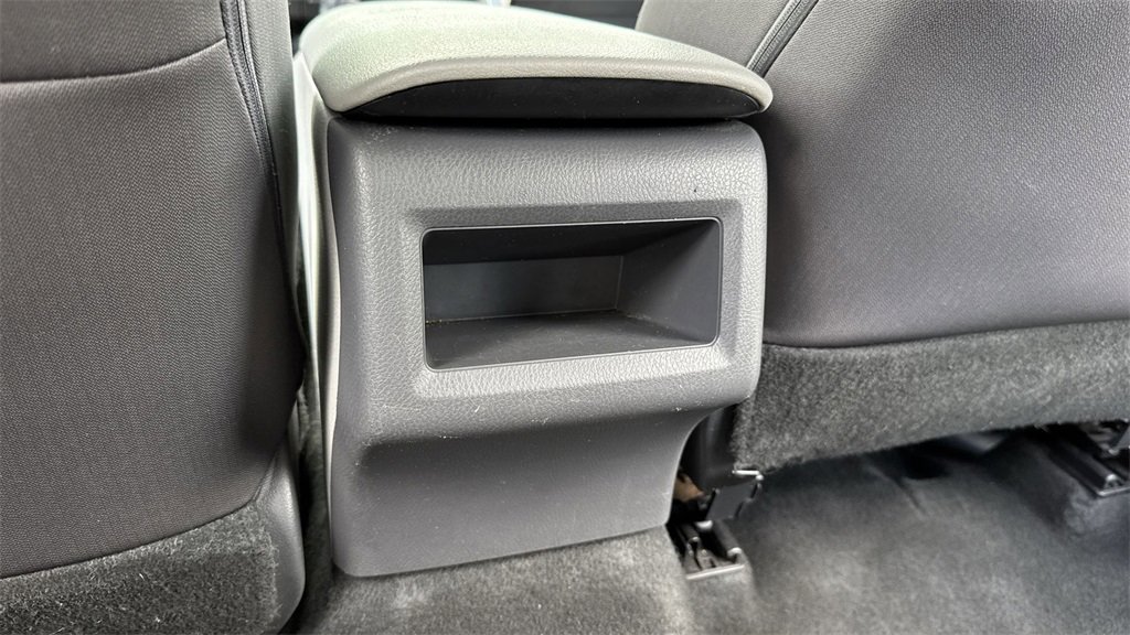 Used 2018 Toyota Camry L image 38