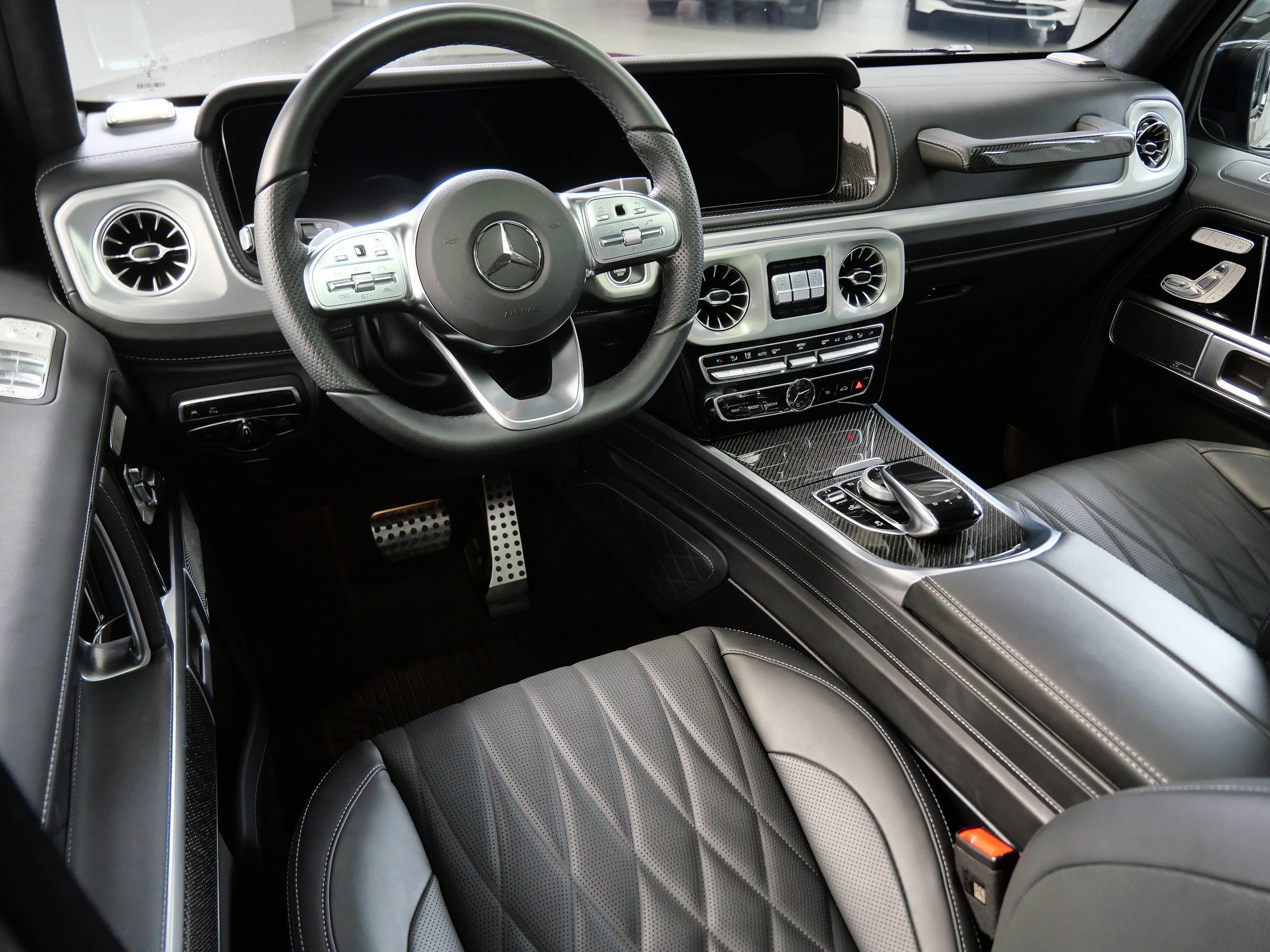 Used 2023 Mercedes-Benz G 550 image 2