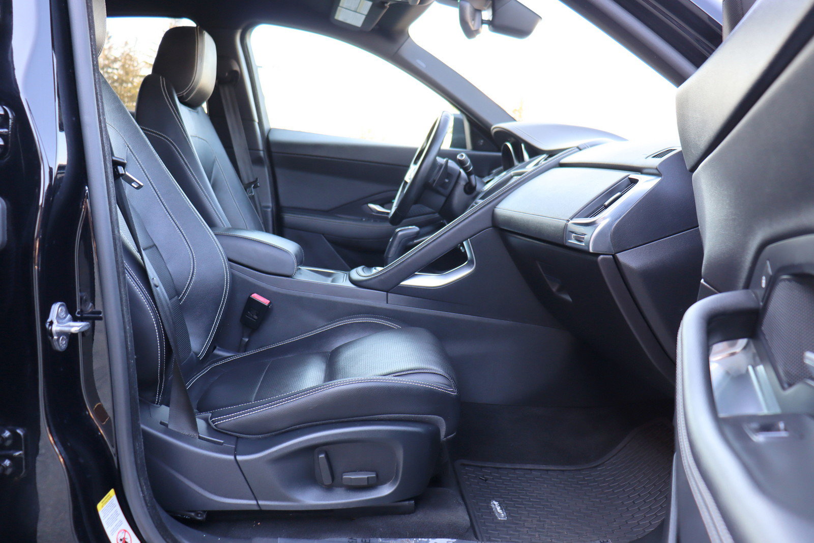 Used 2019 Jaguar E-PACE R-Dynamic S image 21