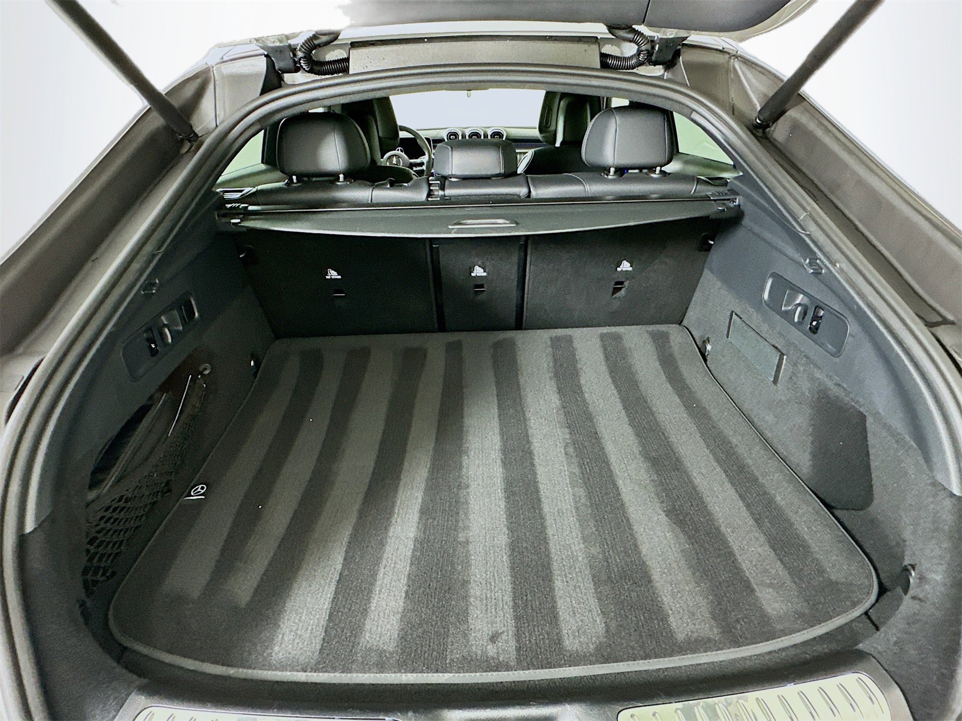 Used 2025 Mercedes-Benz GLC 300 4MATIC image 29