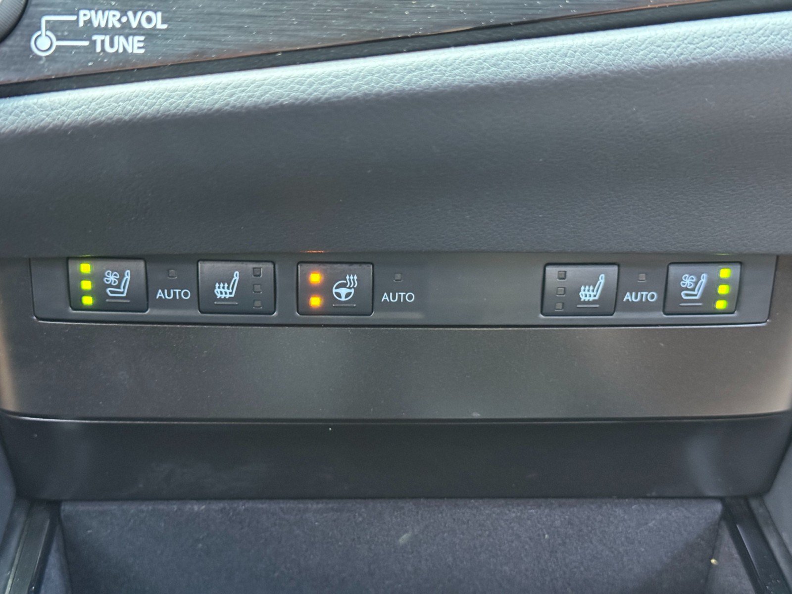 Used 2025 Lexus ES 300h w/ Premium Package FWD image 34