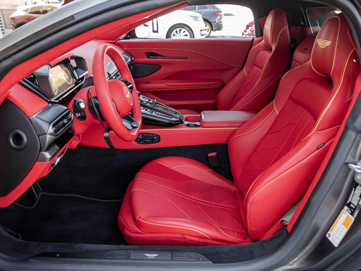 Used 2026 Aston Martin V8 Vantage Coupe RWD image 15