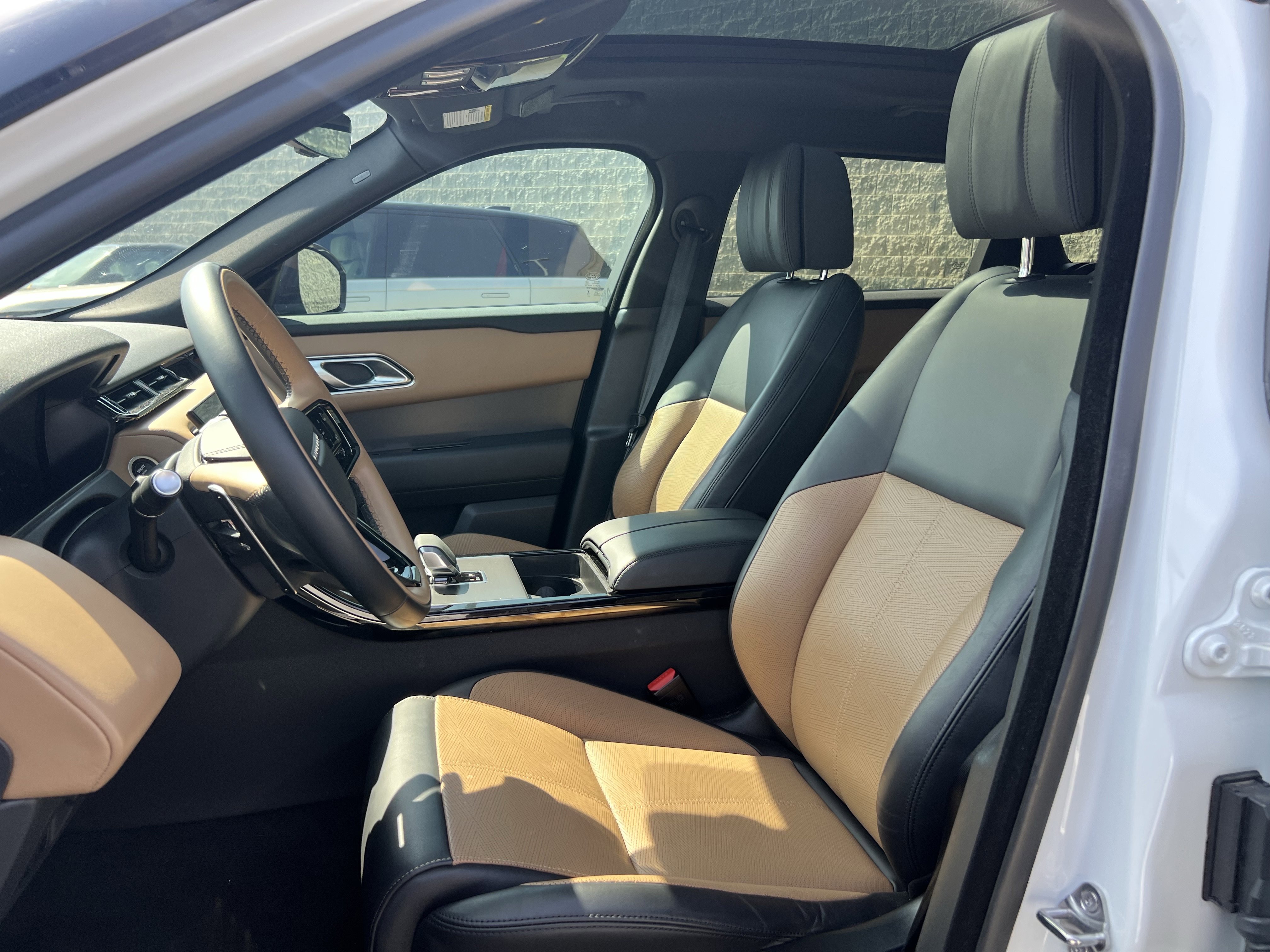 Certified 2025 Land Rover Range Rover Velar Dynamic HSE AWD/4WD image 15