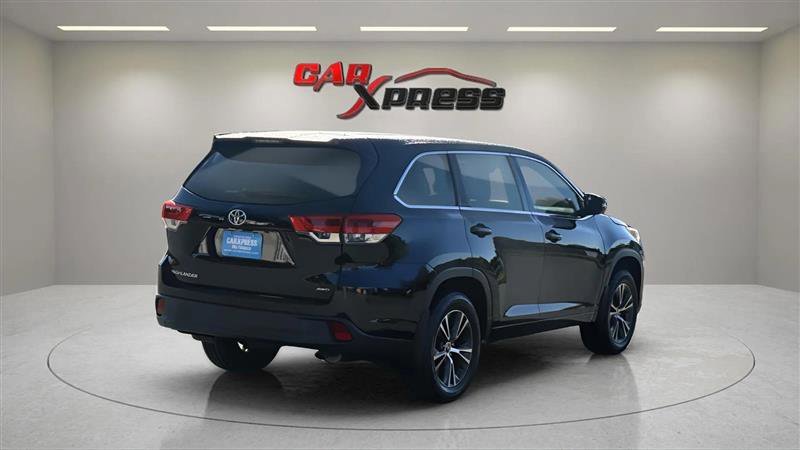 Used 2018 Toyota Highlander LE image 9