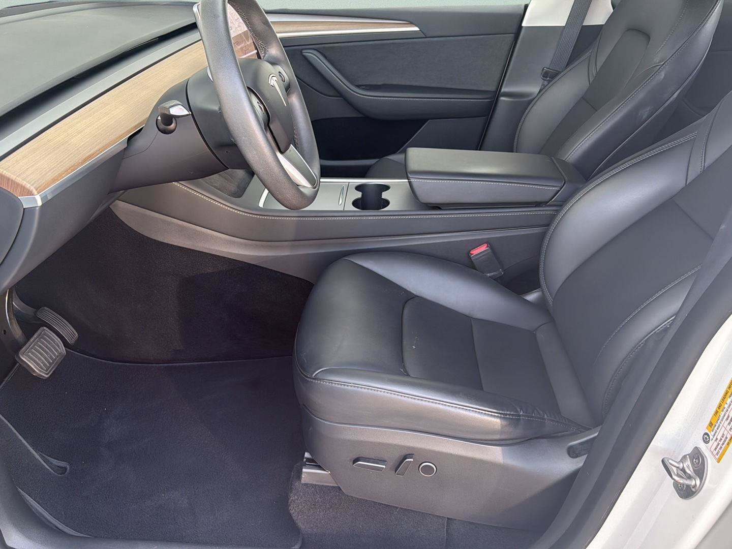 Used 2023 Tesla Model Y Long Range AWD/4WD image 23