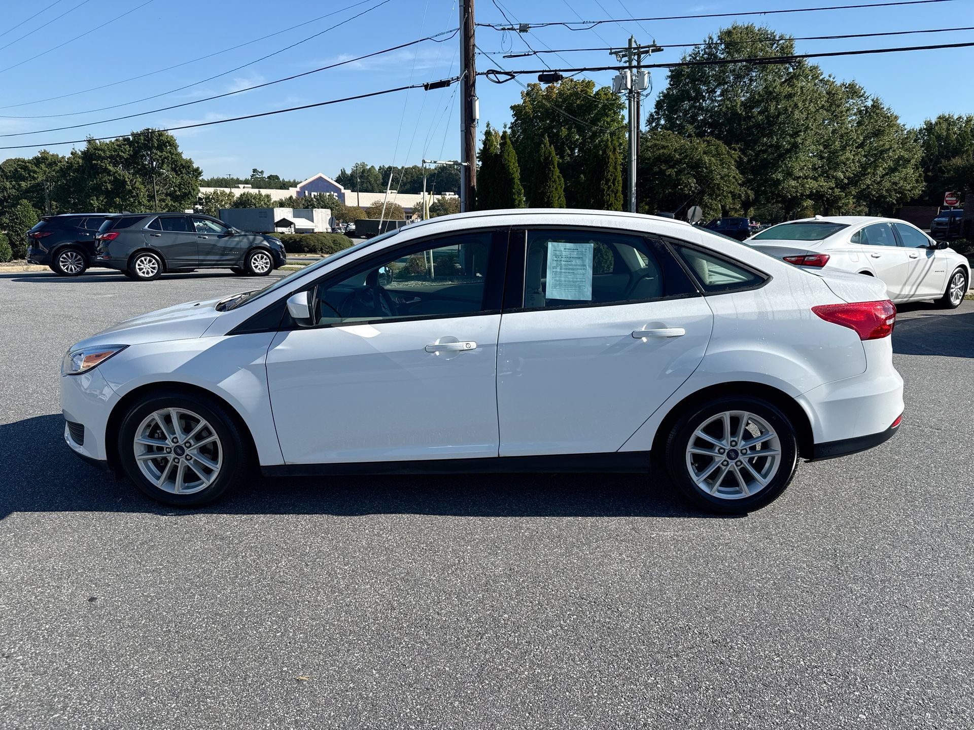 Used 2018 Ford Focus SE FWD image 4