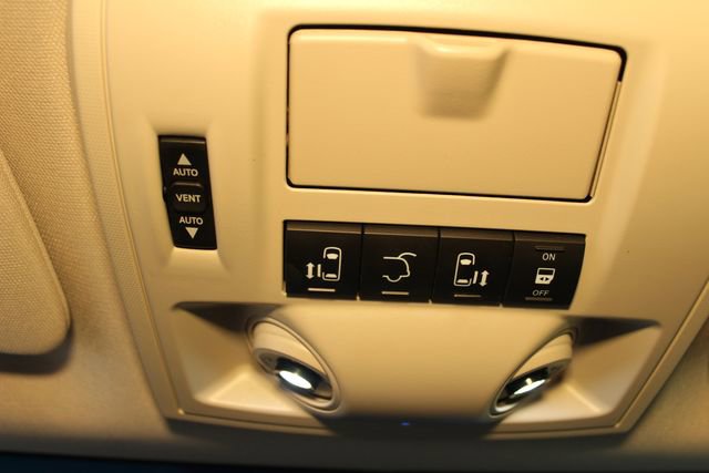 Used 2016 Chrysler Town & Country Touring w/ Driver Convenience Group image 30