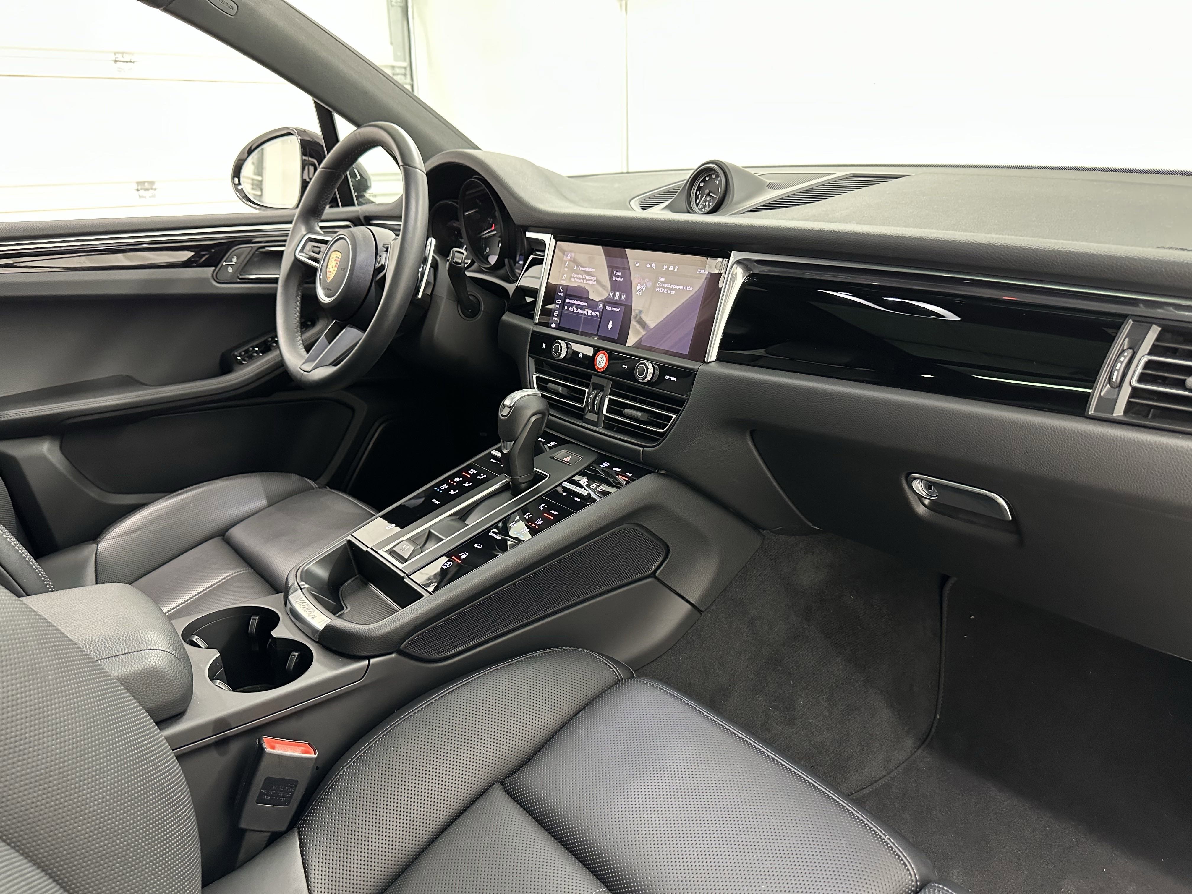 Certified 2025 Porsche Macan image 24