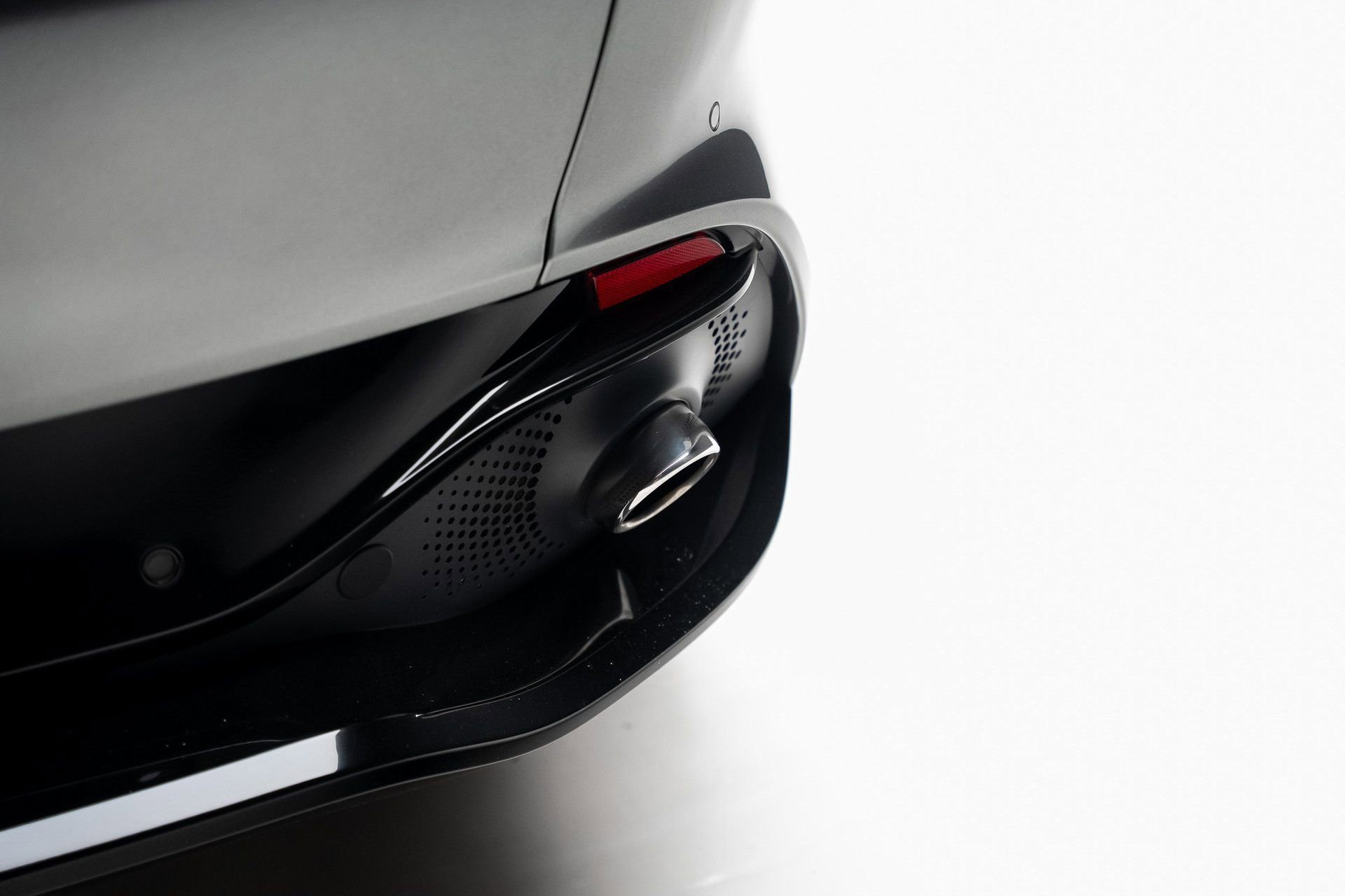 Used 2021 Aston Martin DBX image 30