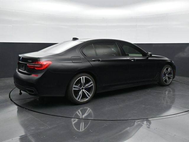 Used 2018 BMW 750i w/ Executive Package RWD image 2