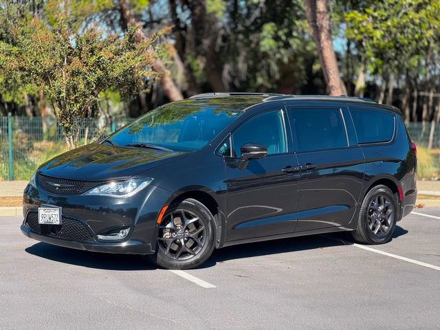 Used 2018 Chrysler Pacifica Limited w/ Advanced Safetytec Group FWD image 10