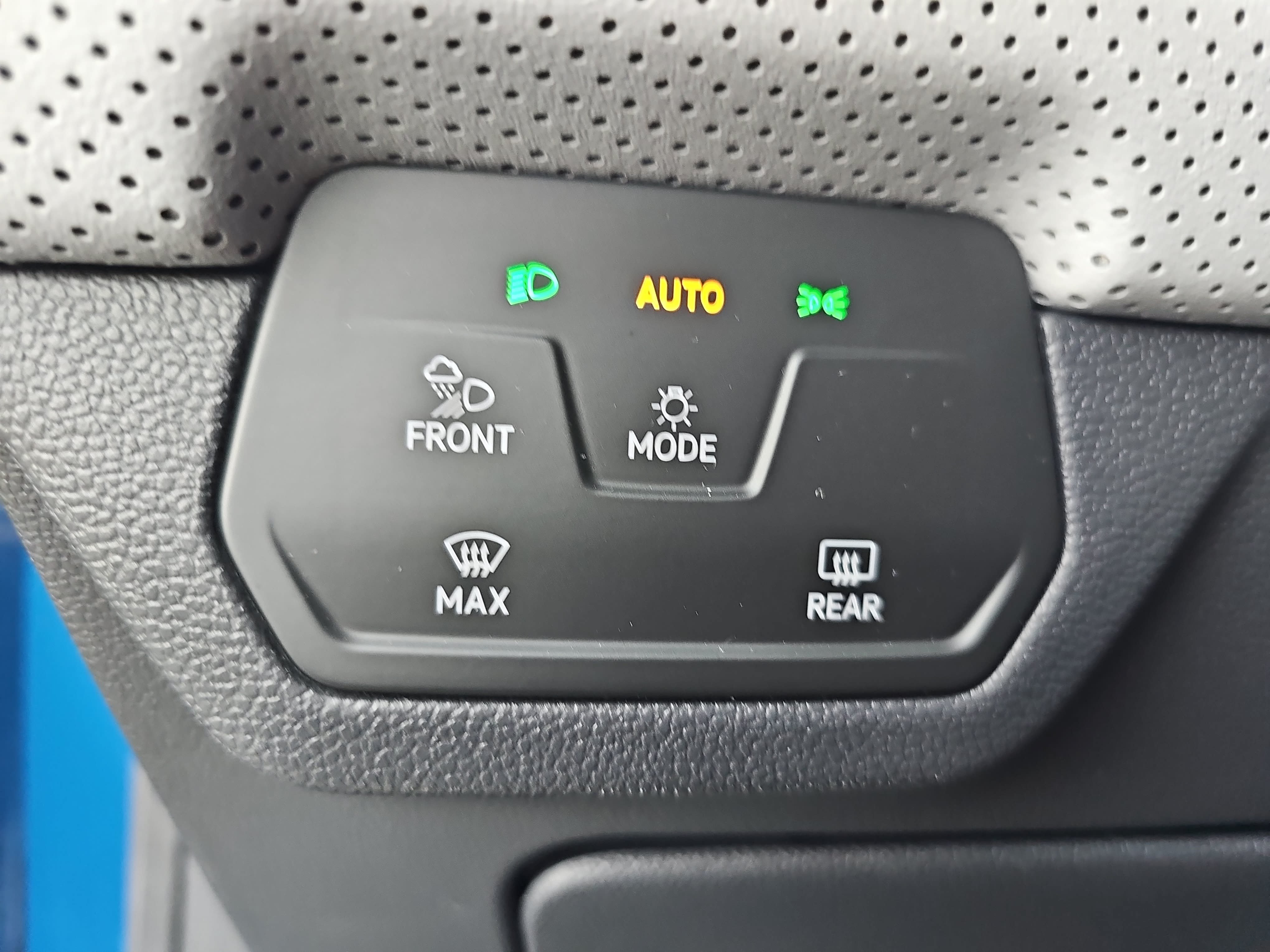 Used 2025 Volkswagen Atlas Cross Sport SEL R-Line AWD/4WD image 26