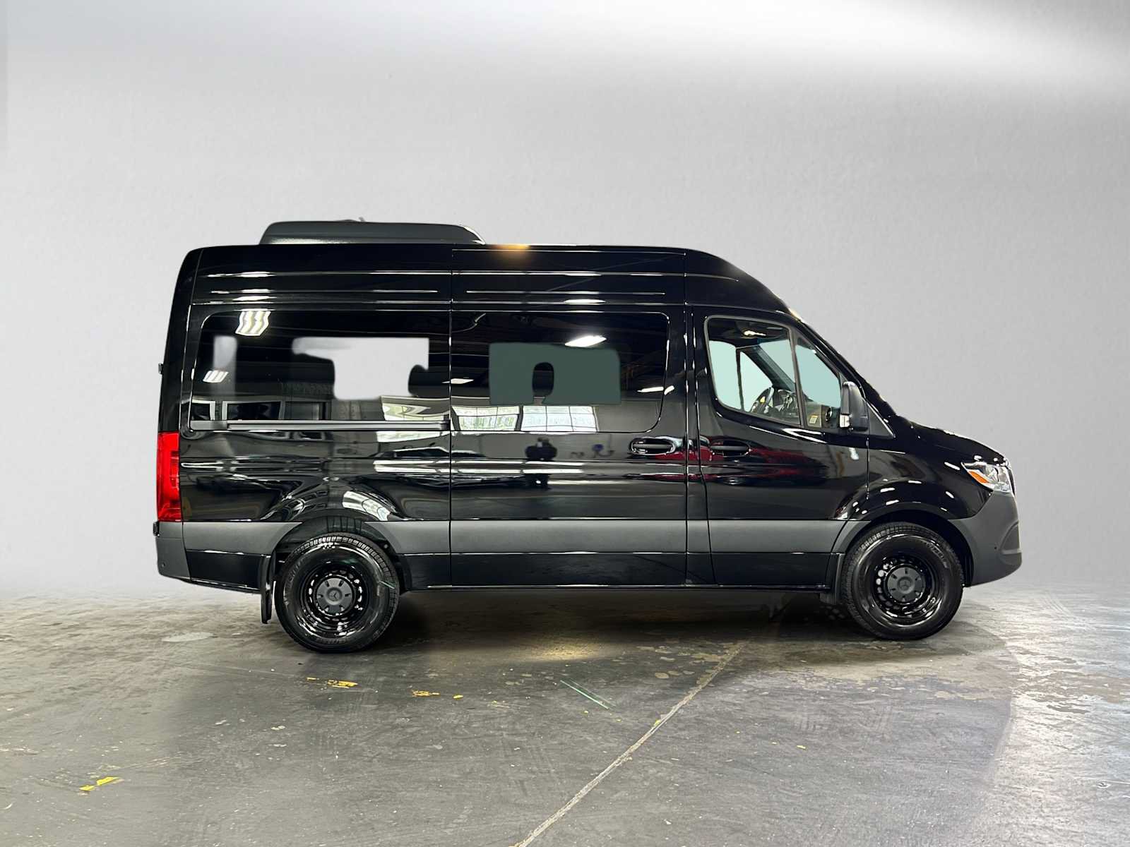 Used 2025 Mercedes-Benz Sprinter 2500 image 2